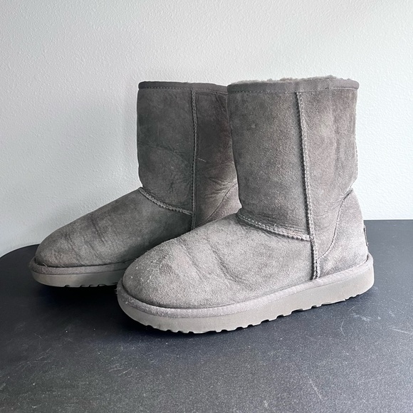 UGG Classic short grey boots sz: 6 - Picture 2 of 10
